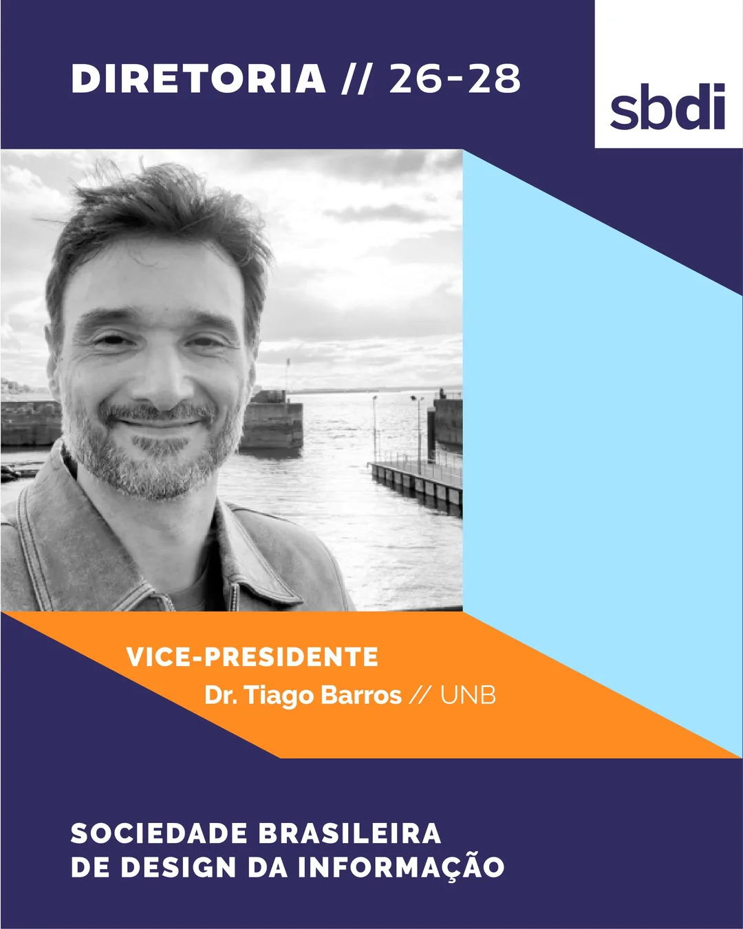Retrato de Tiago Barros, sorrindo, diante de um porto, com a legenda "Vice-presidente, Dr. Tiago Barros, UnB".