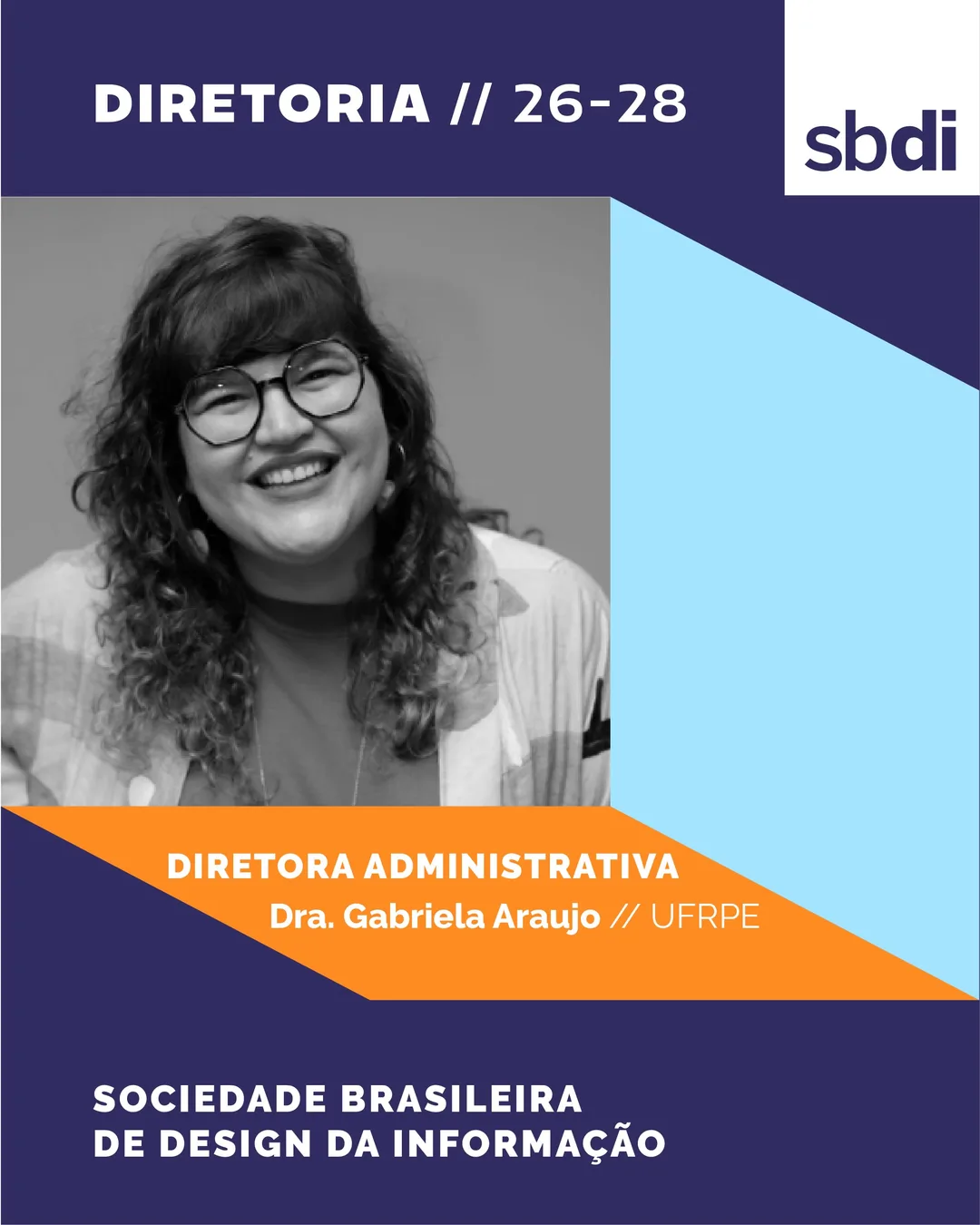 Retrato de Gabriela Araujo, de óculos, sorrindo, com a legenda "Diretora administrativa, Dra. Gabriela Araujo, UFRPE".